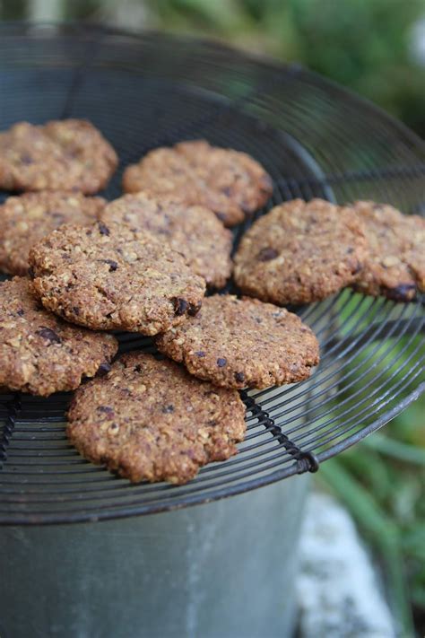 Cuillère et saladier Cookies rustiques à l okara et au chocolat