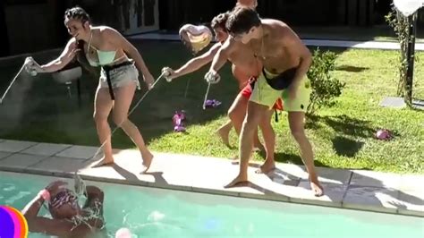 El cumpleaños de Julieta en Gran Hermano pool party espuma y un accidente con la bikini
