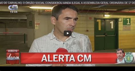 Jornalista da CMTV é insultado e leva banho em direto Veja o vídeo