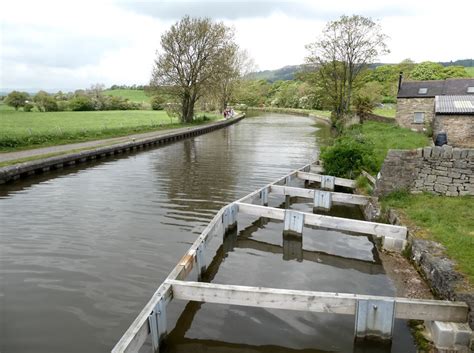 The Leeds And Liverpool Canal At Thorlby Oliver Dixon Cc By Sa 2 0