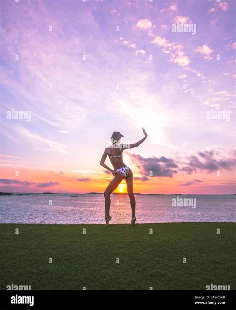 Females In Bikini Dancing On Hi Res Stock Photography And Images Alamy