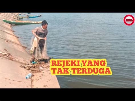 MENJEMPUT REJEKI JALA IKAN DI PINTU AIR BENDUNG GERAK DAPAT BANYAK IKAN