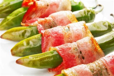 Piments Jalapenos Farcis Au Fromage Enrobés De Bacon Pellet Grill