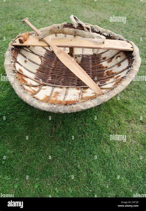 Coracle fishing craft hi-res stock photography and images - Alamy