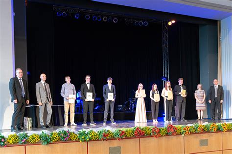 Feierliche Zeugnis Bergabe An Der Oberschule T Nnichtschule Stadt Meerane