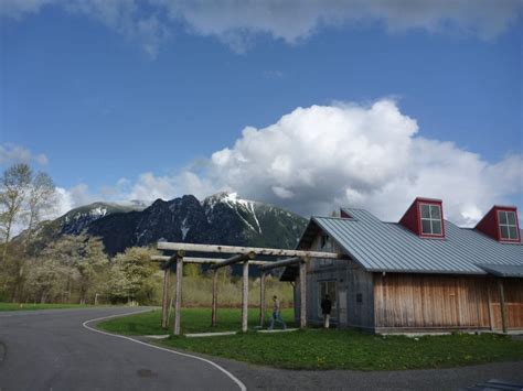 A Walk At Meadowbrook Farm Mountains To Sound Greenway Trust