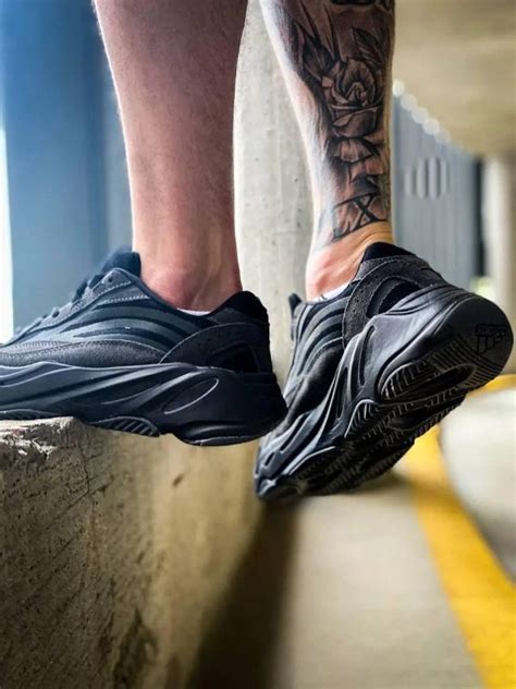 Giày Adidas Yeezy Boost 700 Utility Black Fv5304 Jordan 1