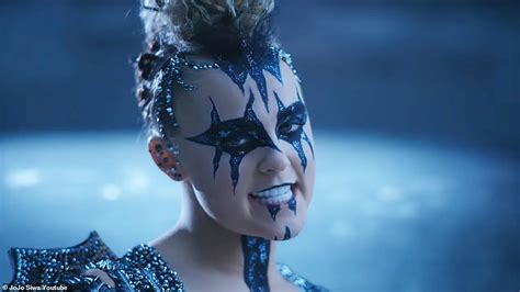 Jojo Siwa S Wild Lesbian Romp In New Music Video Dance Moms Star Turned Bad Girl Shocks Fans