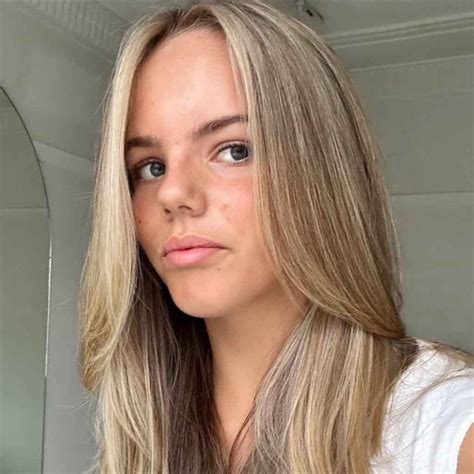 15 Chic Old Money Blonde Hairstyles HairAide