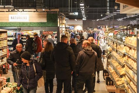 Andrang zur Eröffnung neuer Edeka und Lidl Filialen im Chemnitz Center