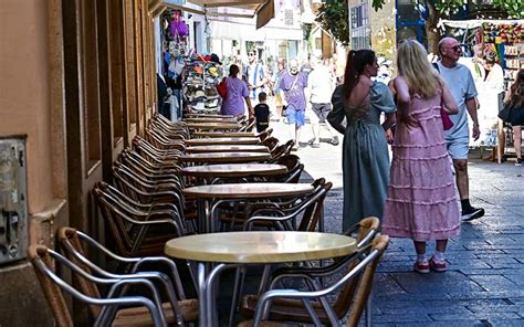 Ligera subida del paro en Cádiz en un agosto en el que crecen los