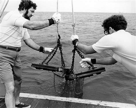 10 Vintage Photos Of Crabbing In Maryland