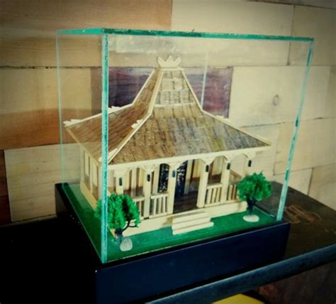 Miniatur Rumah Adat Joglo Guru