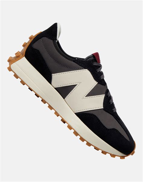 New Balance 327 Trainers In Black