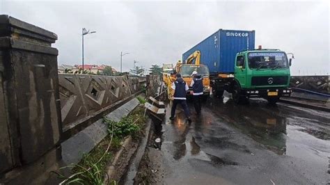 Pagar Pembatas Turunan Jembatan Akses Marunda Nyaris Roboh Warga Di