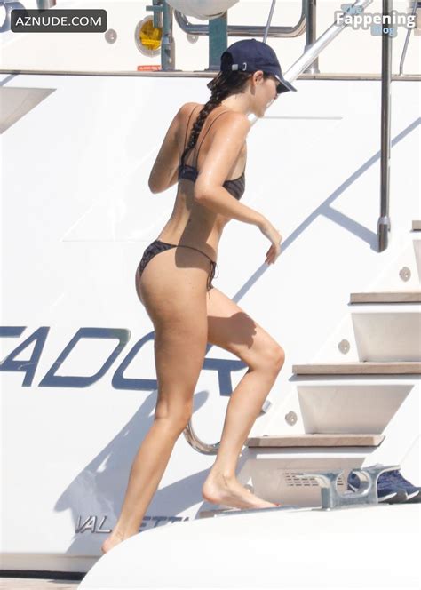 Vittoria Ceretti Sexy Seen With Leonardo Dicaprio Showing Off Her Hot Bikini Body At Sardinia