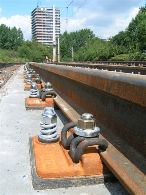 alom kurkrubber indirecte bevestiging lightrail metro bogen ommoord