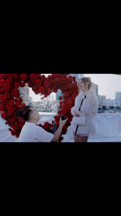 Hot girl trứng rán được doanh nhân hơn 7 tuổi cầu hôn trên du thuyền