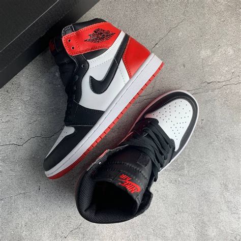 Купить Nike Air Jordan 1 Mid Black Toe (555088-125) по дисконт цене в ...