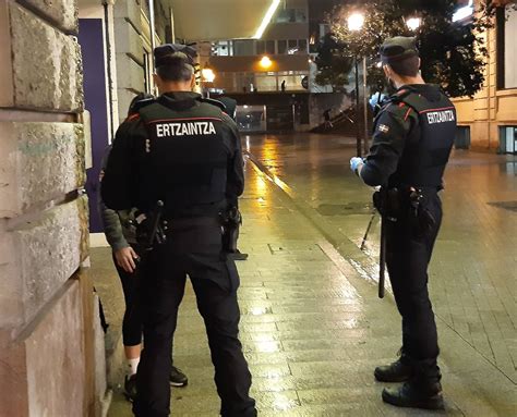 Suceso en Bilbao Dos jóvenes detenidos por robar en un establecimiento