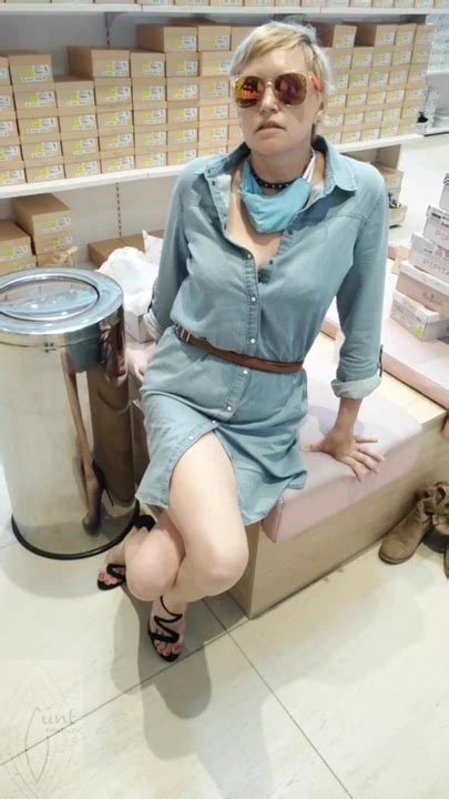 Public Masturbation And Crossed Legs Orgasm For A Horny MILF In A Shoe