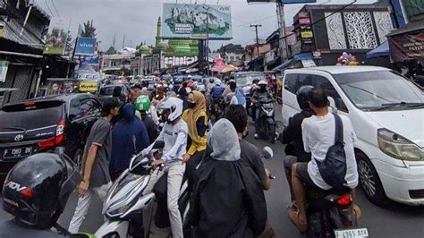 Gegara Terjebak Macet Parah Di Puncak Saat Libur Lebaran Dubes Arab