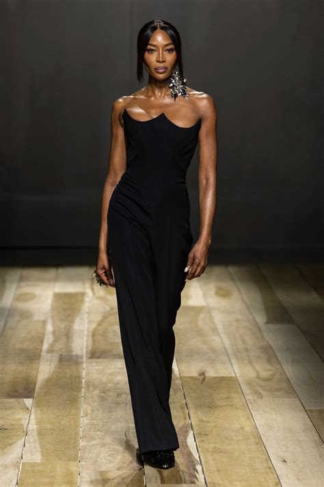 Alexander McQueen's oude collecties: Ontdek de vintage modeparels!
