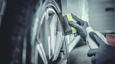 CÓMO LIMPIAR LLANTAS DEL COCHE El truco para limpiar las llantas del