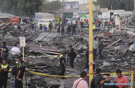 Explosiones en famoso mercado de pirotecnia en México se cobra la vida