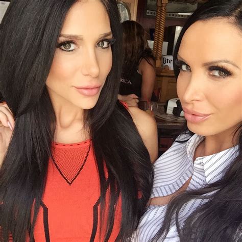 Jaclyn Taylor And Nikki Benz Scrolller