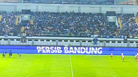 Wajah Barupertama Di Indonesia Stadion Gbla Punya Double Papan Iklan