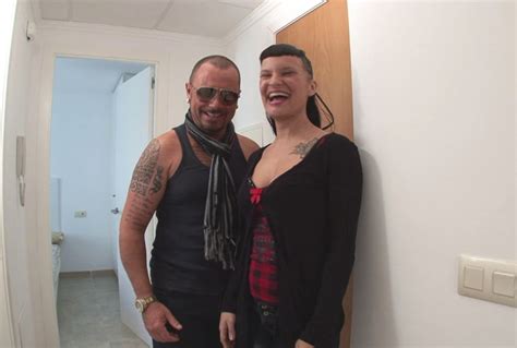 Un Gros Gland Pour Le Trou Du Cul Etroit D Une Amatrice Video Amateur Gratuite