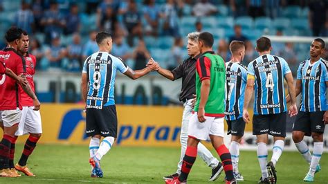 Bastidores do Grêmio na vitória sobre o Brasil Pel chegada dos