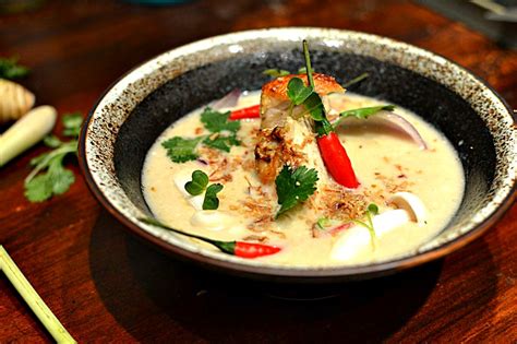 Tom Kha Kaï Soupe de poulet au lait de coco et citronnelle