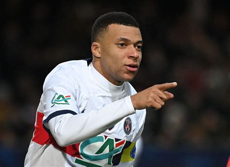 Hattrickhelten Mbappé skriver historie i PSG sejr over amatører