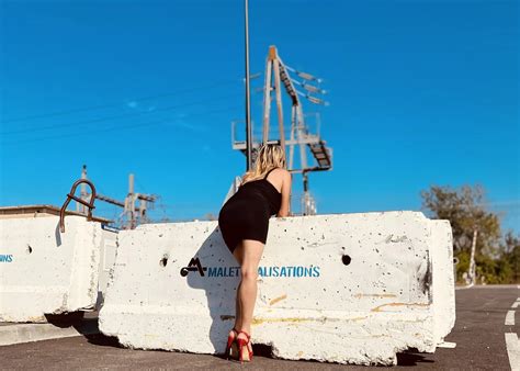 Exhib Outdoor Slut Stepmom Milf Show Her Ass Boob Pussy Pose Nude Pics XHamster