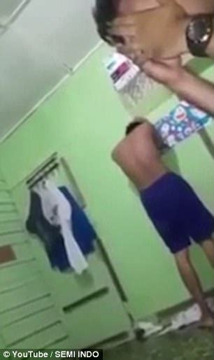 Two Gay Men Face 100 Lashes In Indonesia Daily Mail Online