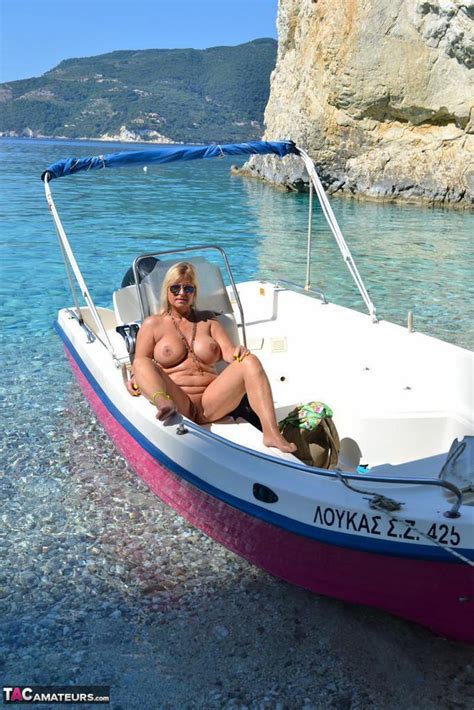 Women Naked On The Beach ShesFreaky