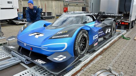 Volkswagen Id R Smashes Goodwood Hill Climb Record With Second Run