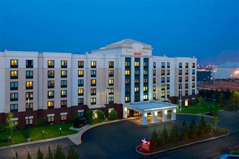 10 Best Hotels Near Newark Airport: EWR Airport Hotels