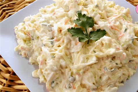 Salada De Repolho Cremosa E Refrescante Feita Maionese E Creme De Leite