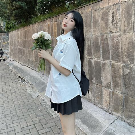 Muốn tìm set đồ trẻ trung trendy mà vẫn tối giản thì đừng bỏ qua địa chỉ được các hot TikToker