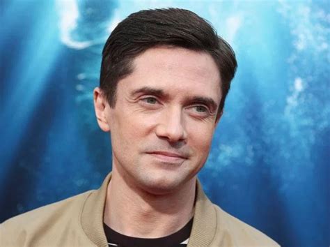 Patrimonio de Topher Grace Edad Bio Wiki Esposa Peso Niños Venze