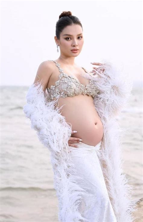 Phương Trinh Jolie phô vóc dáng sau khi sinh con với bikini Mướt mắt từng centimet