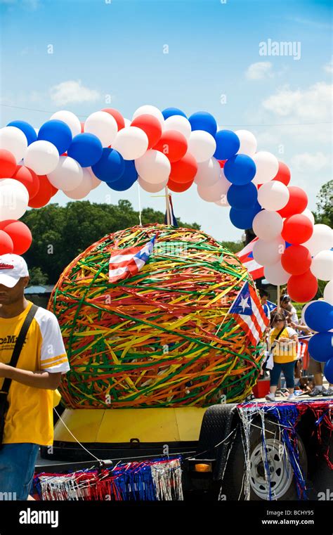 Puerto Rican Pride Parade In Chicago Illinois 2009 Stock Photo Alamy