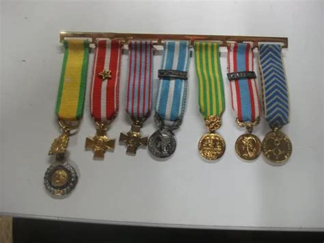 Lot Medaille Militaire En Reduction Guerre Algerie Indochine Liberation