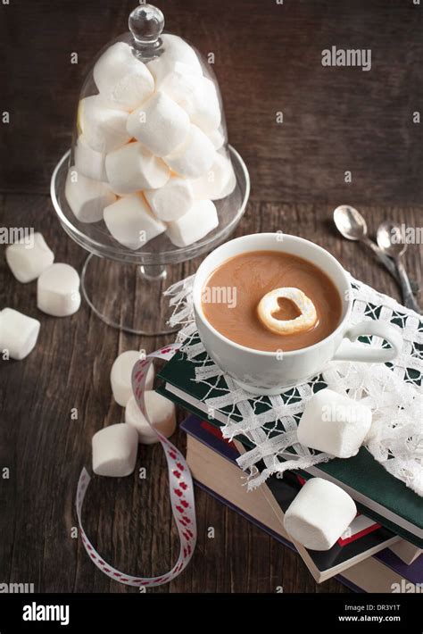 Cup Hot Chocolate Marshmallows Hi Res Stock Photography And Images Alamy