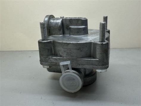 Клапан ускорительный для КамАЗ 100-3518010. Купить запчасть на ...