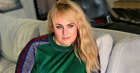 Rebel Wilson Shows Her Slim Figure In A Gorgeous Sparkling Dress — See