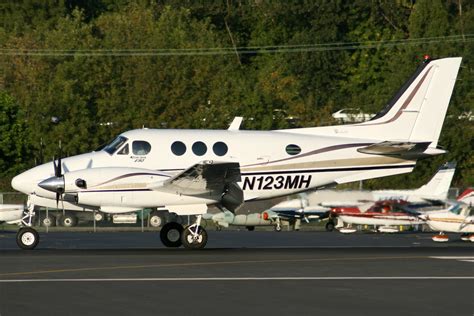 N Mh C N Lw Beechcraft E King Air Nick Dean Flickr